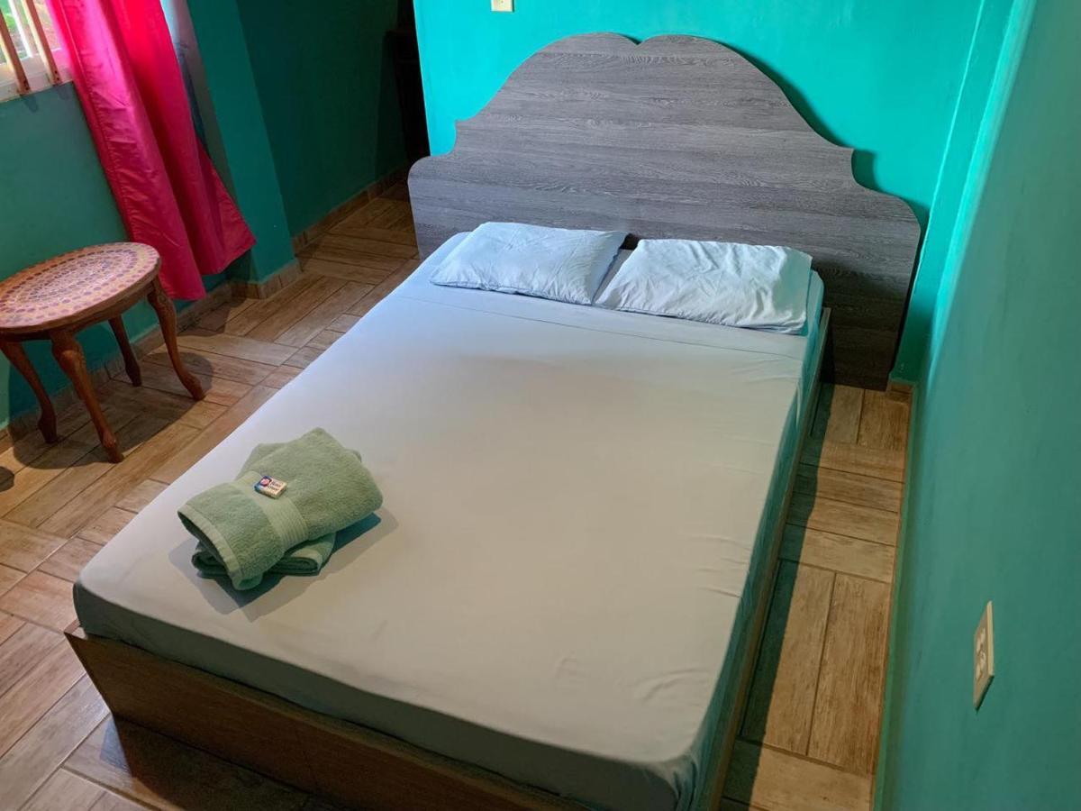 Valerie Emanuel Apartments Бокас Екстер'єр фото