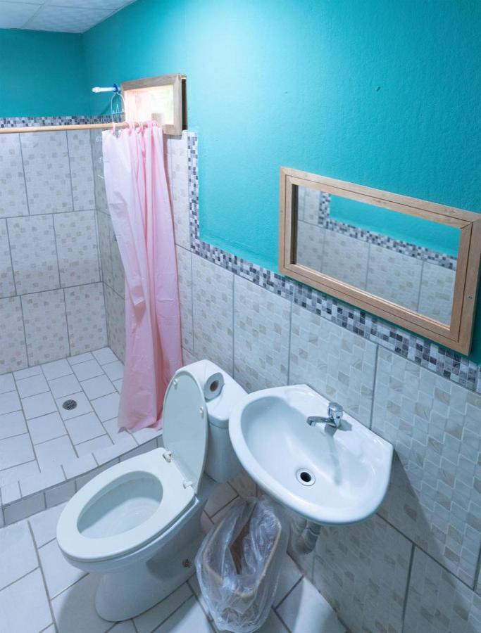 Valerie Emanuel Apartments Бокас Екстер'єр фото