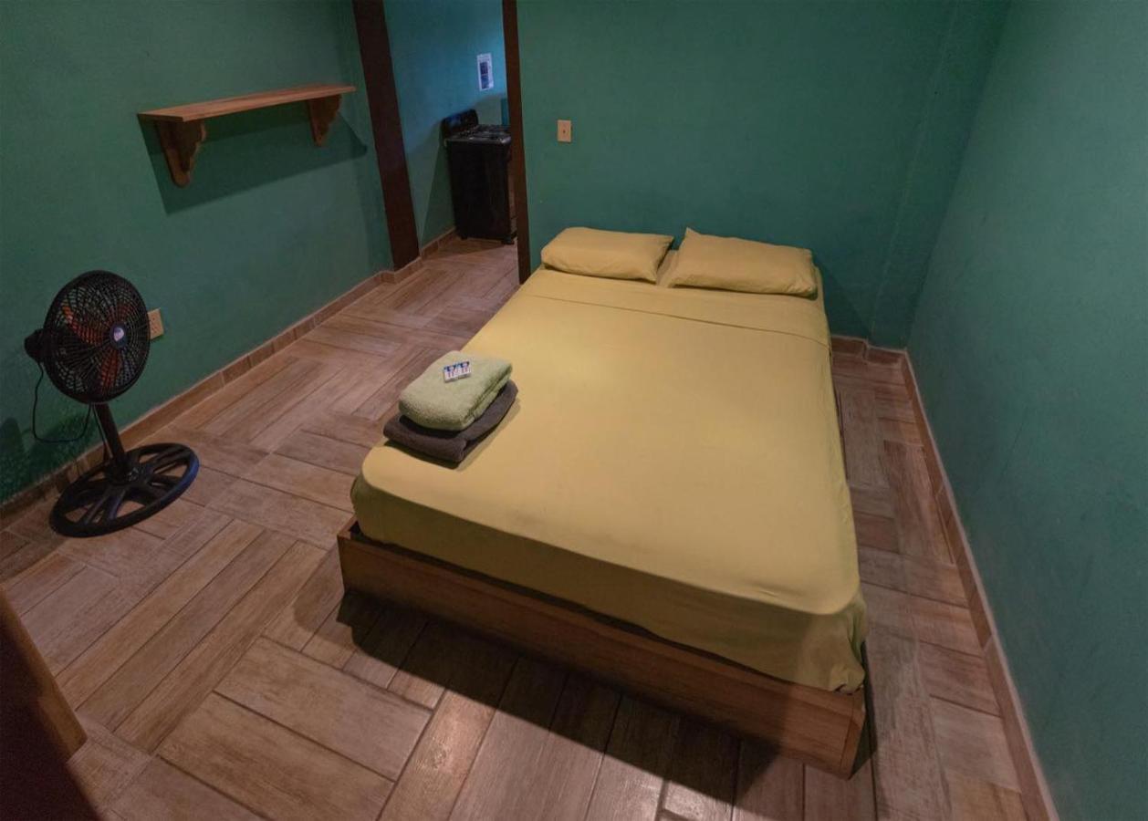 Valerie Emanuel Apartments Бокас Екстер'єр фото