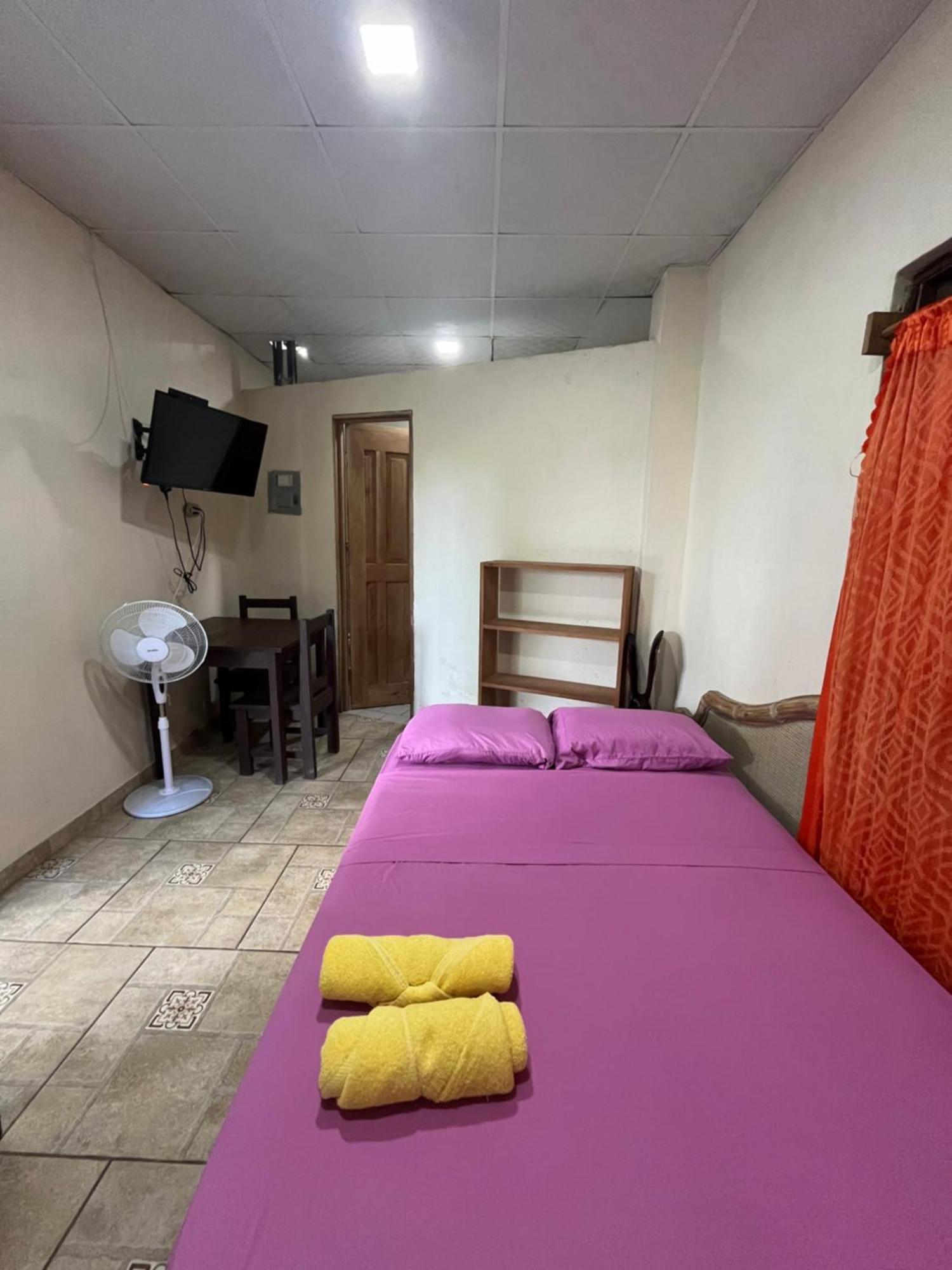 Valerie Emanuel Apartments Бокас Екстер'єр фото