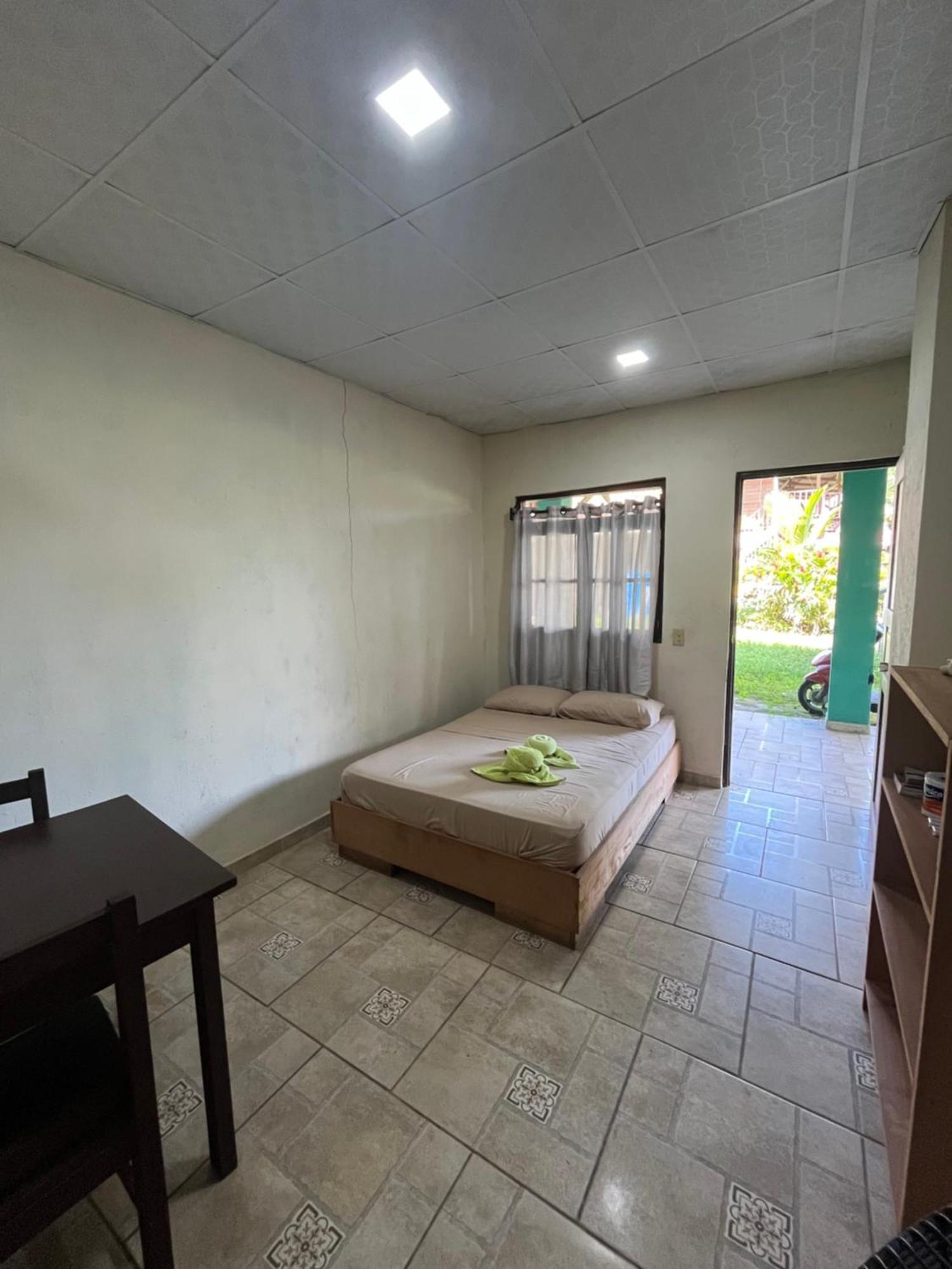 Valerie Emanuel Apartments Бокас Екстер'єр фото