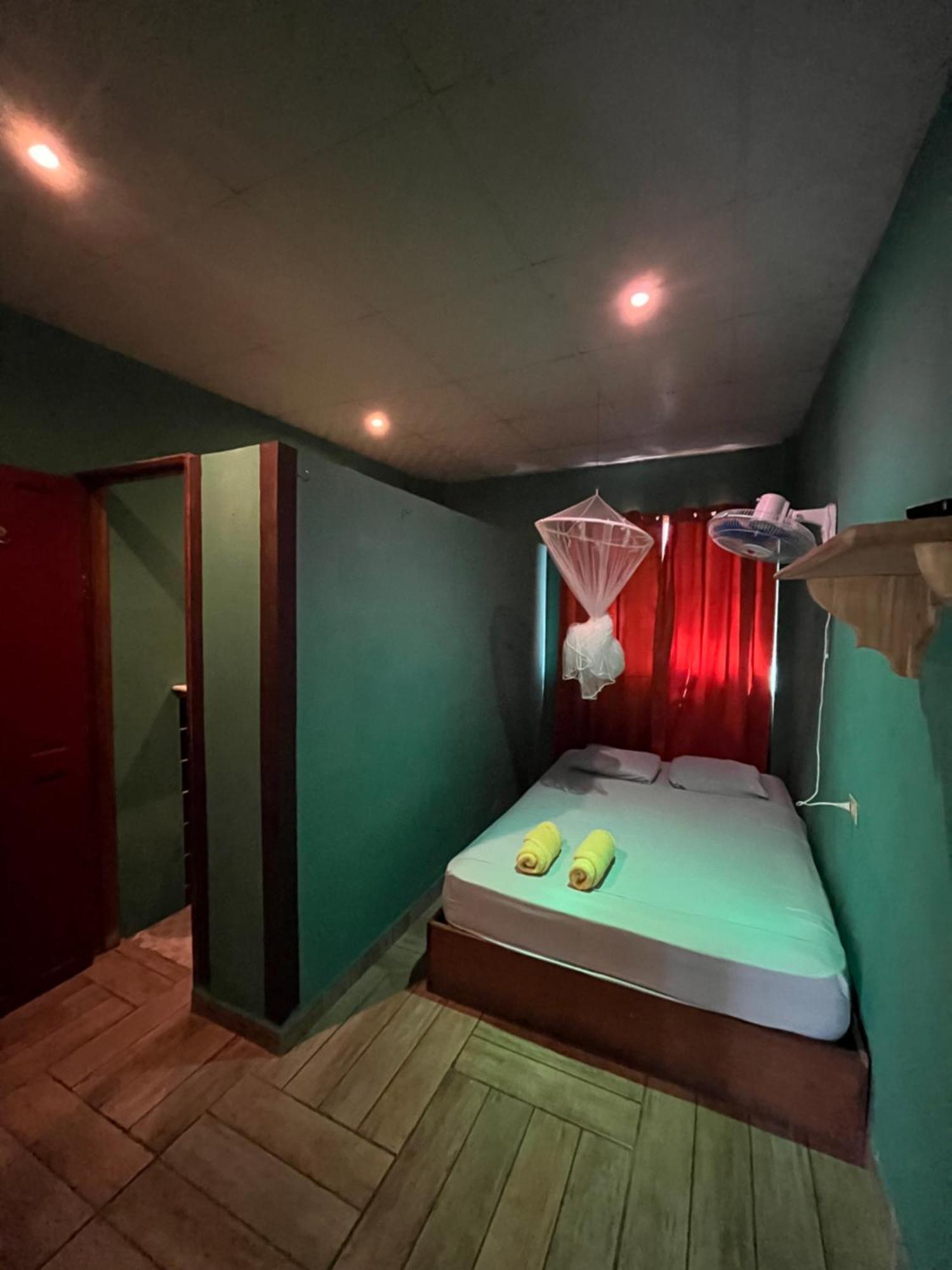 Valerie Emanuel Apartments Бокас Екстер'єр фото